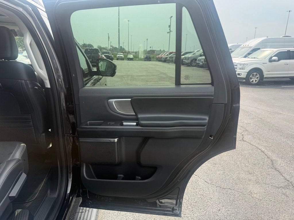 Used 2025 Ford Expedition Platinum AWD/4WD image 66