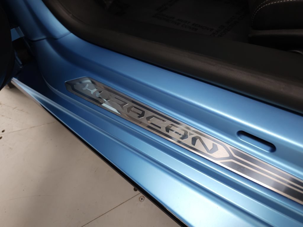 Used 2022 Lamborghini Huracan EVO RWD image 10