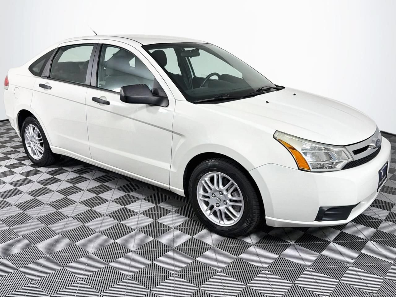 Used 2010 Ford Focus SE FWD image 26
