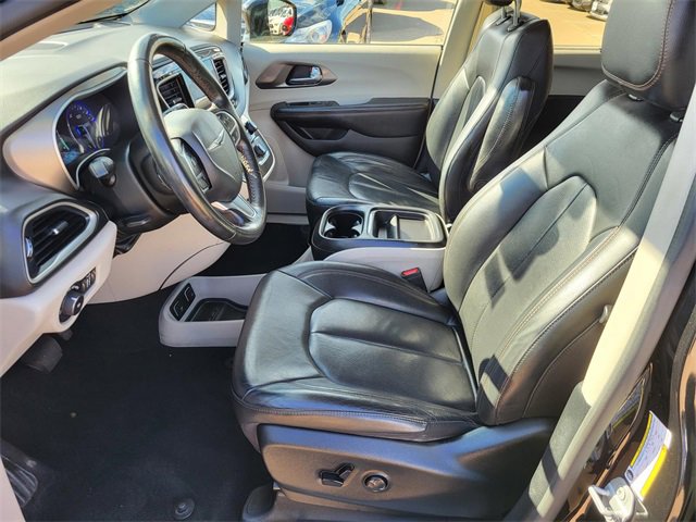 Used 2020 Chrysler Pacifica Touring-L w/ Advanced Safetytec Group image 21