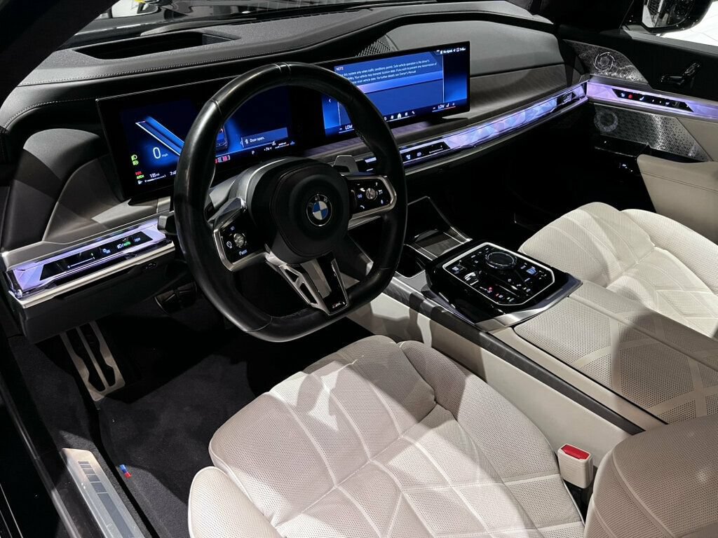 Used 2024 BMW 760i xDrive AWD/4WD image 9