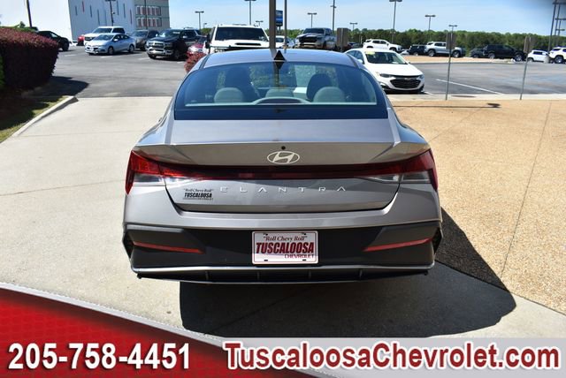 Used 2024 Hyundai Elantra SEL FWD image 8