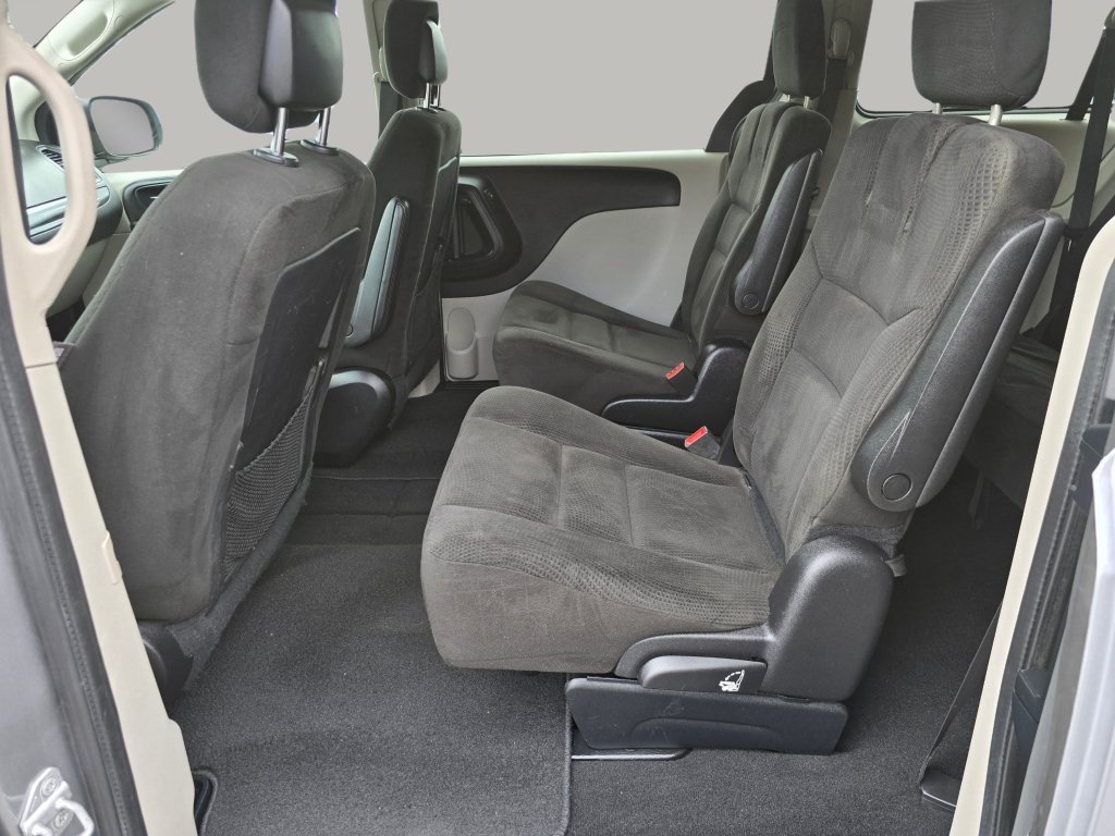 Used 2016 Dodge Grand Caravan SXT FWD image 42