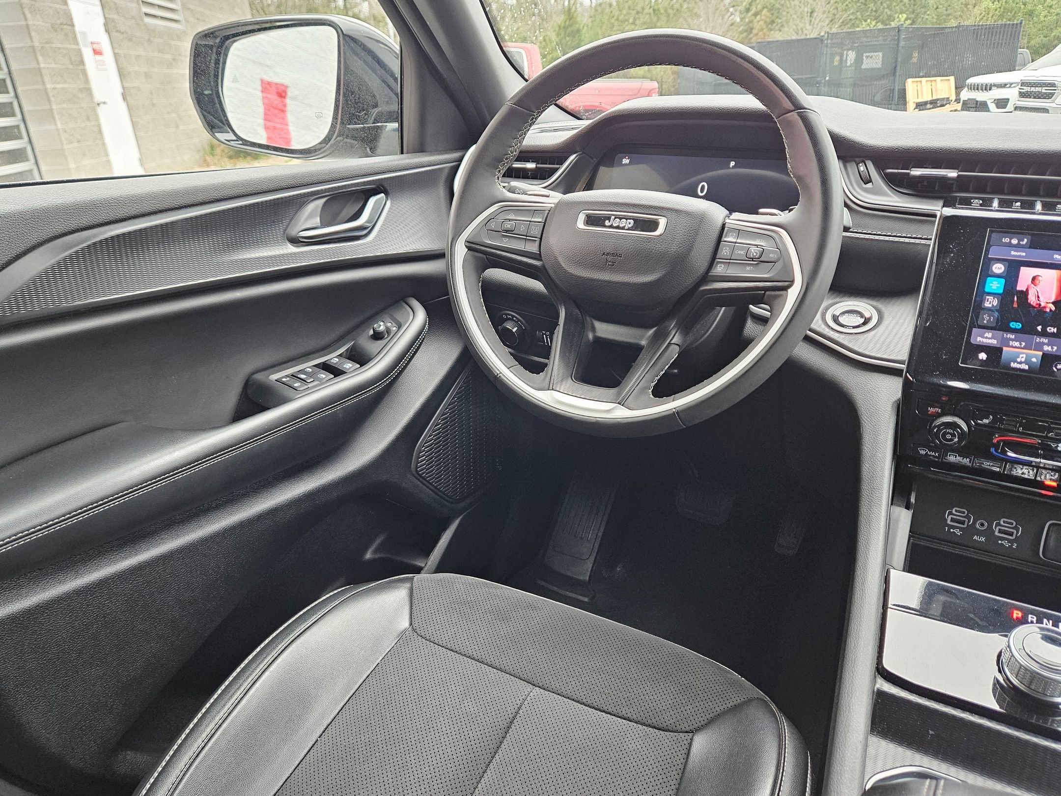 Used 2024 Jeep Grand Cherokee Altitude AWD/4WD image 9