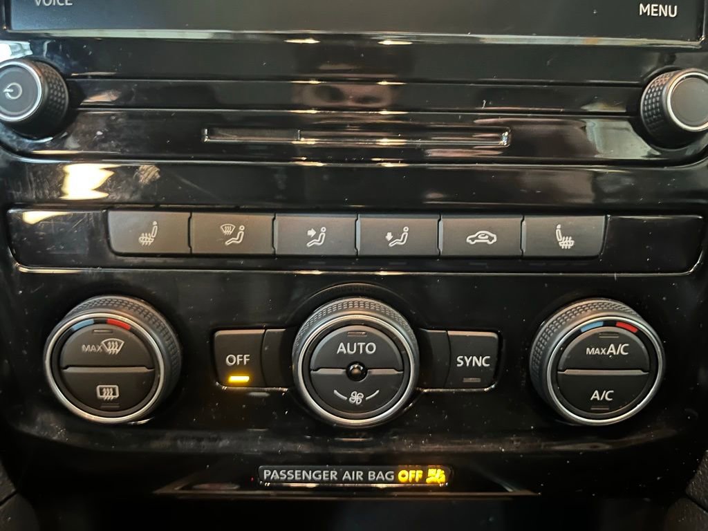 Certified 2020 Volkswagen Passat 2.0T SE w/ Sunroof Package image 17