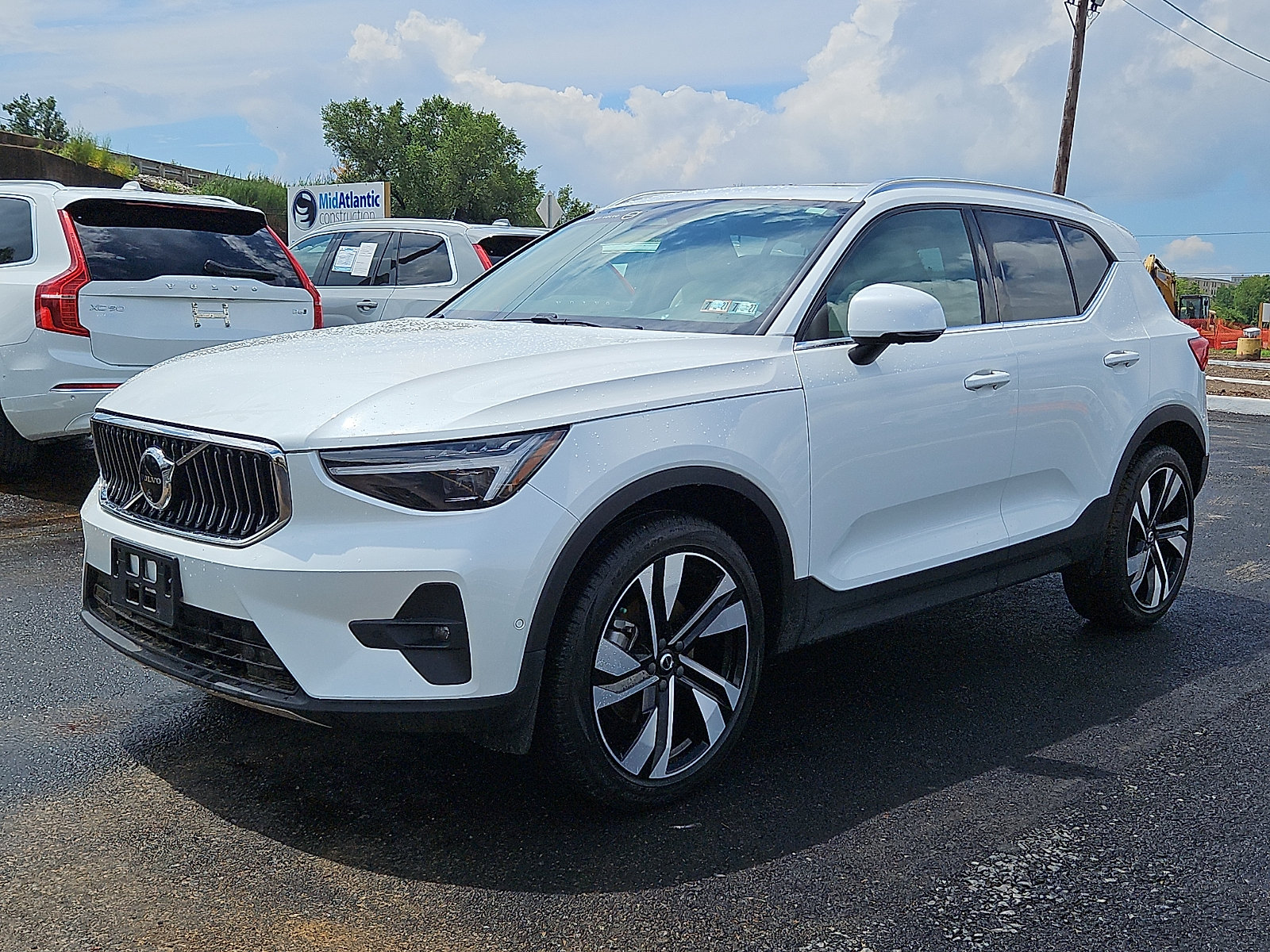 Certified 2024 Volvo XC40 B5 Ultimate w/ Climate Package AWD/4WD image 3