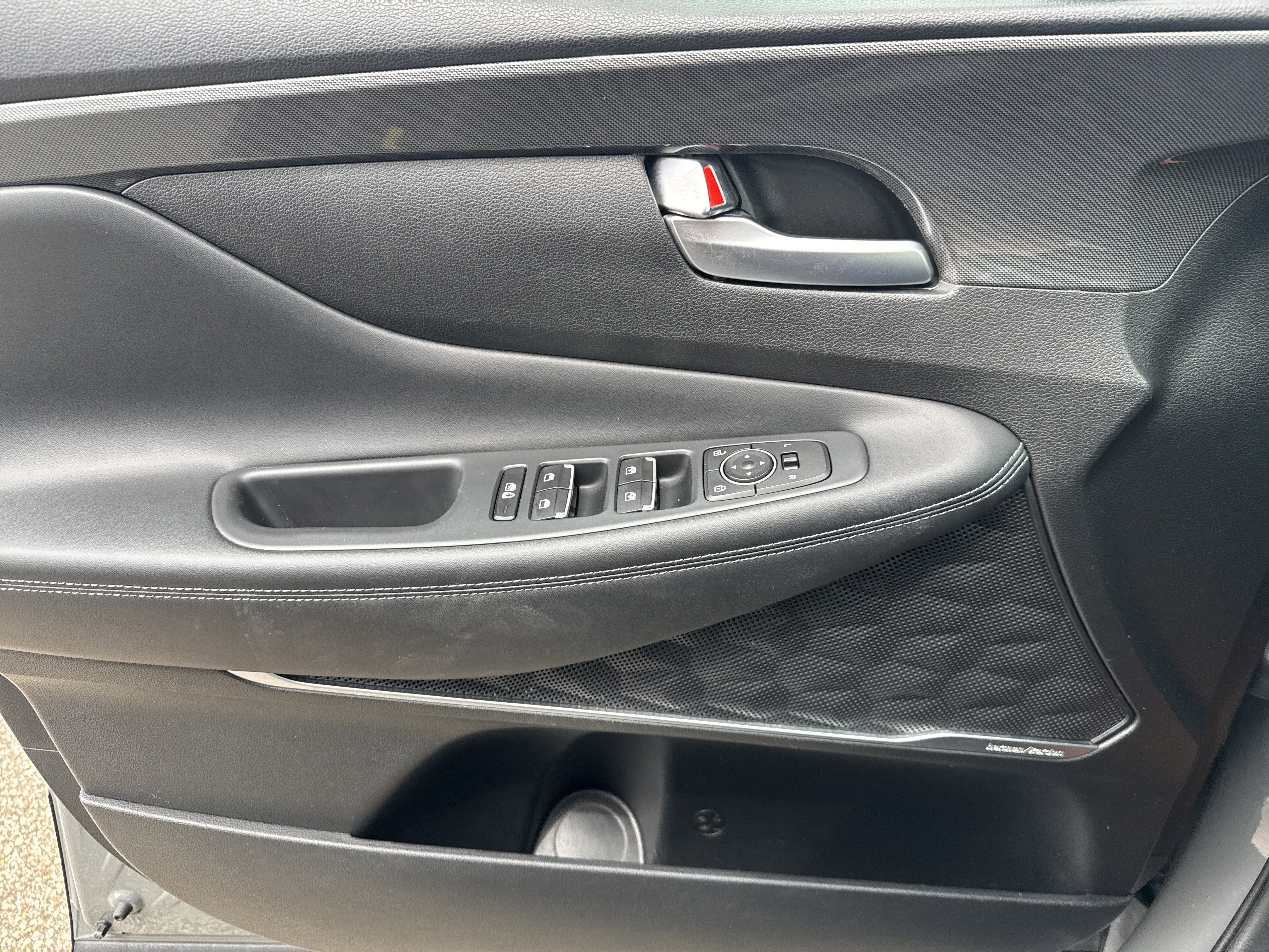 Used 2022 Hyundai Santa Fe SEL w/ Convenience + Premium Package FWD image 9
