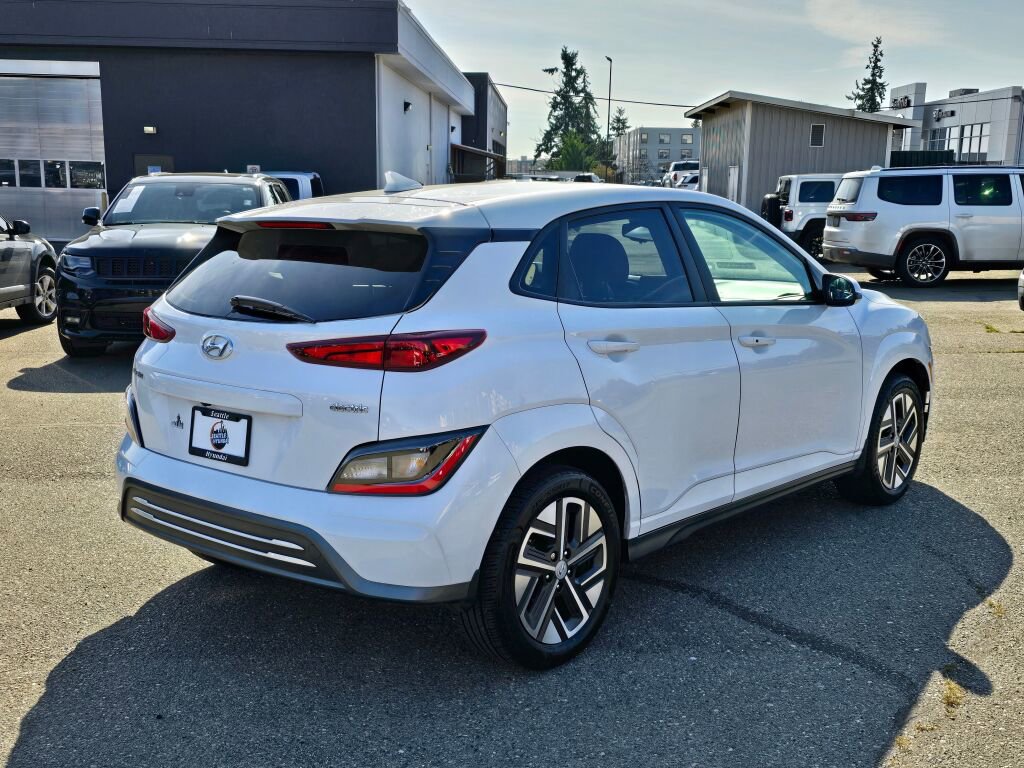 Used 2023 Hyundai Kona SE w/ Cargo Package image 7