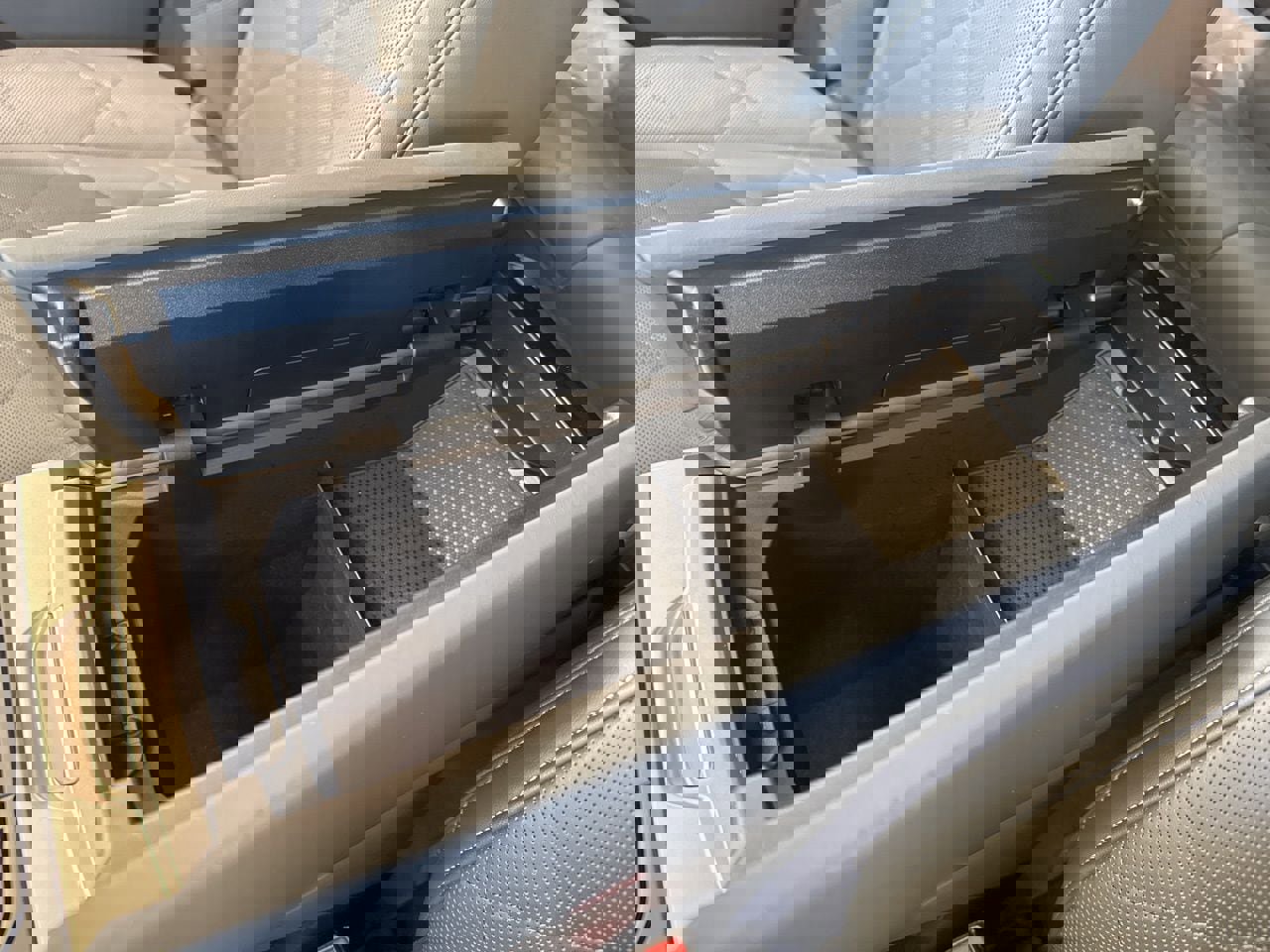 Used 2024 BMW iX xDrive50 w/ Sport Package image 31