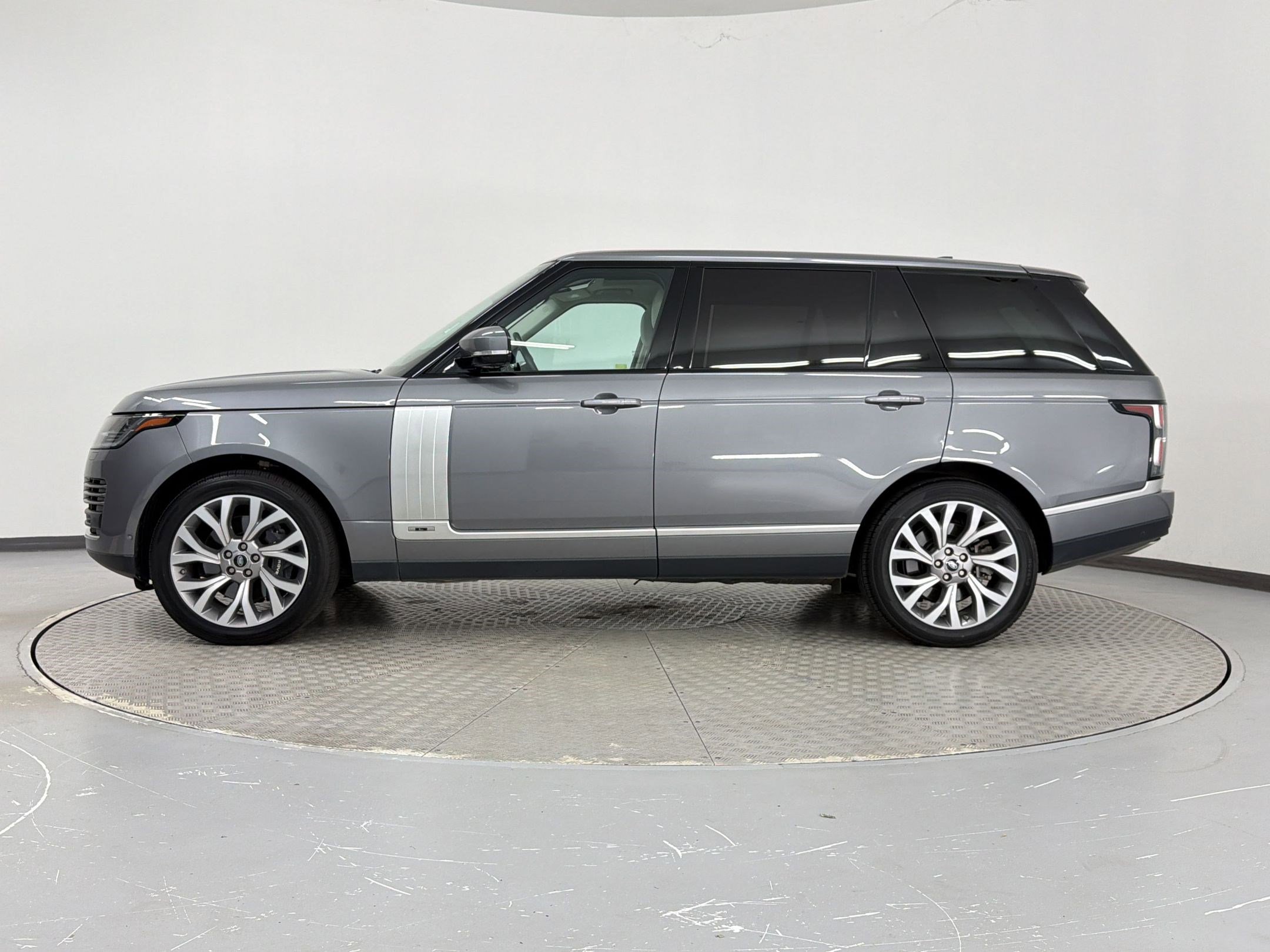 Used 2021 Land Rover Range Rover P525 Westminster Edition LWB AWD/4WD image 2