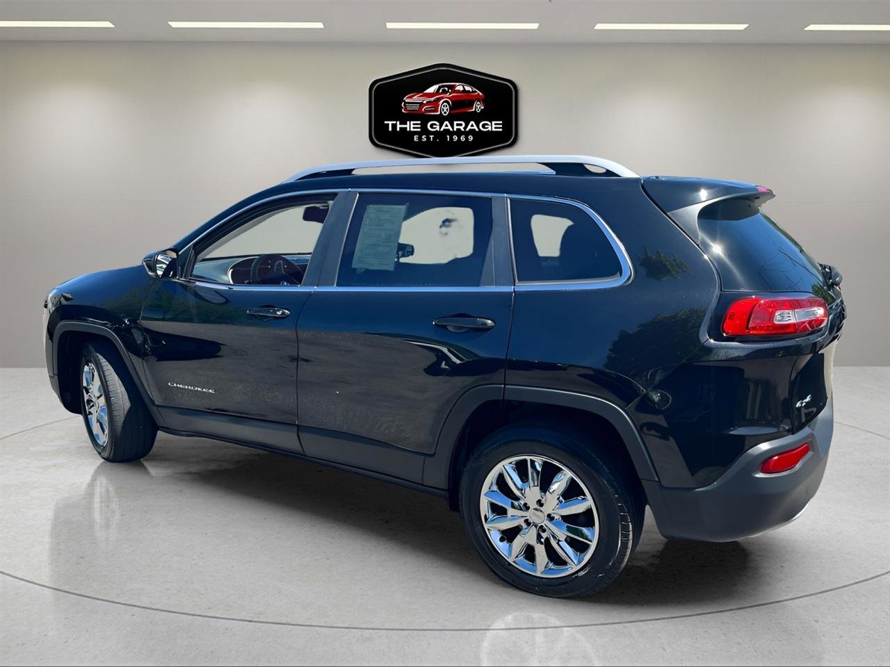 Used 2016 Jeep Cherokee Limited AWD/4WD image 3