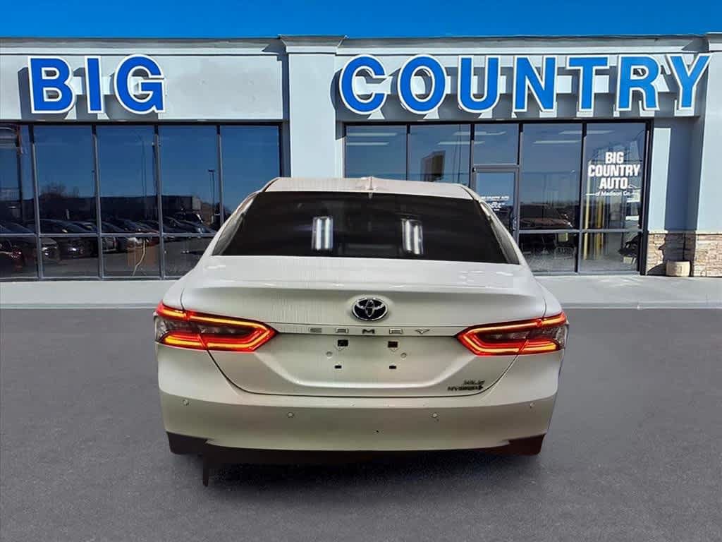 Used 2022 Toyota Camry XLE w/ Navigation Upgrade Package FWD image 2