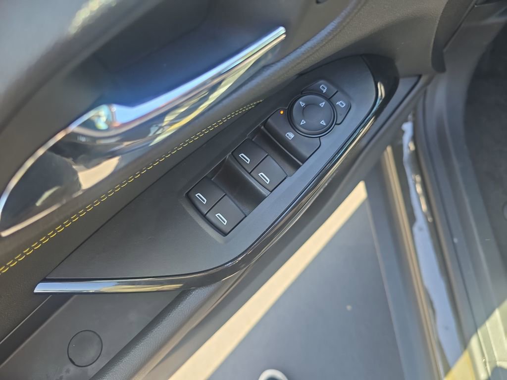 Used 2024 Chevrolet Trax LT FWD image 11