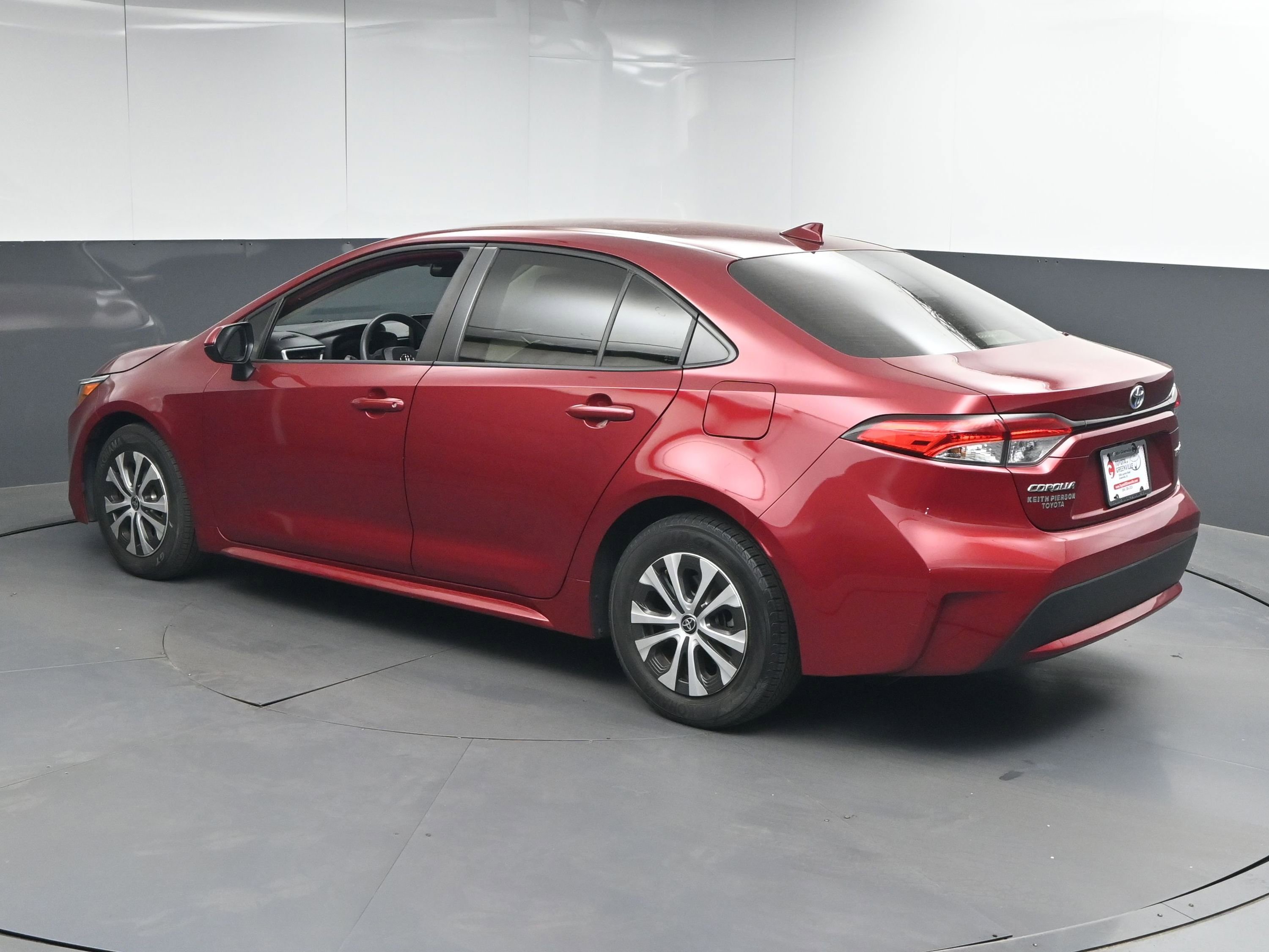 Used 2022 Toyota Corolla LE FWD image 6
