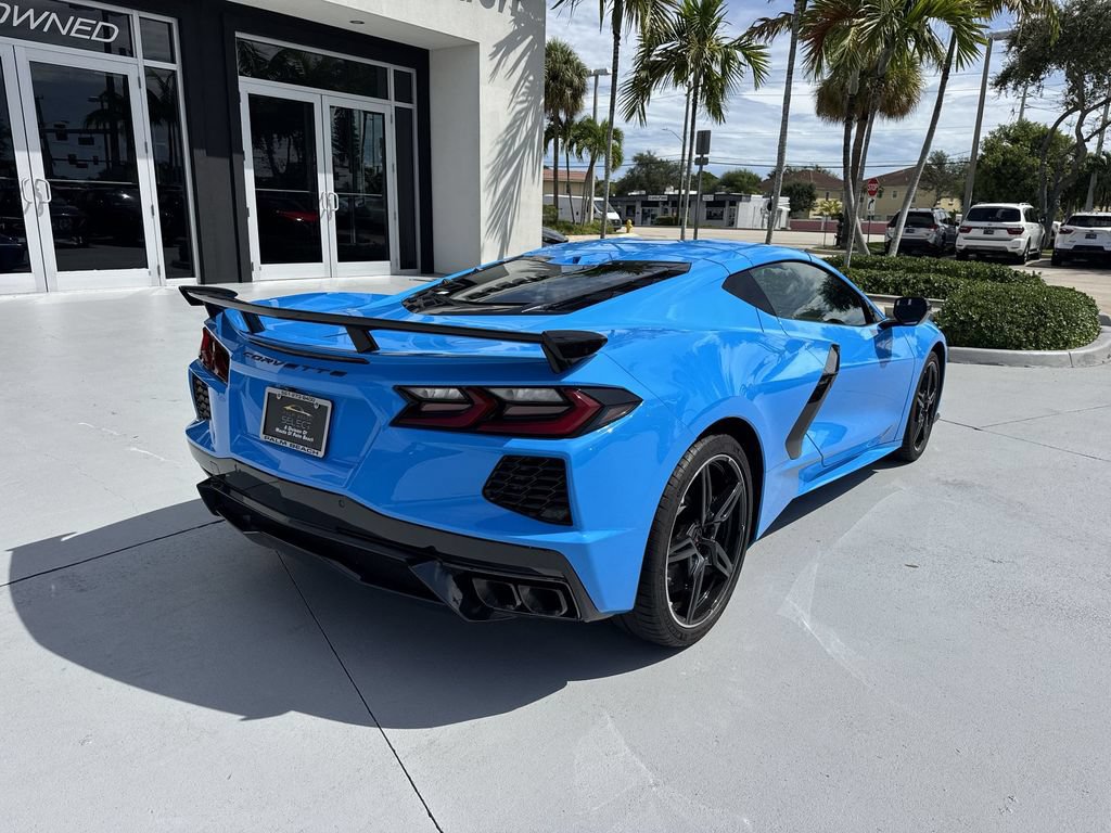 Used 2025 Chevrolet Corvette Stingray Preferred Cpe w/ Z51 Performance Package RWD image 3