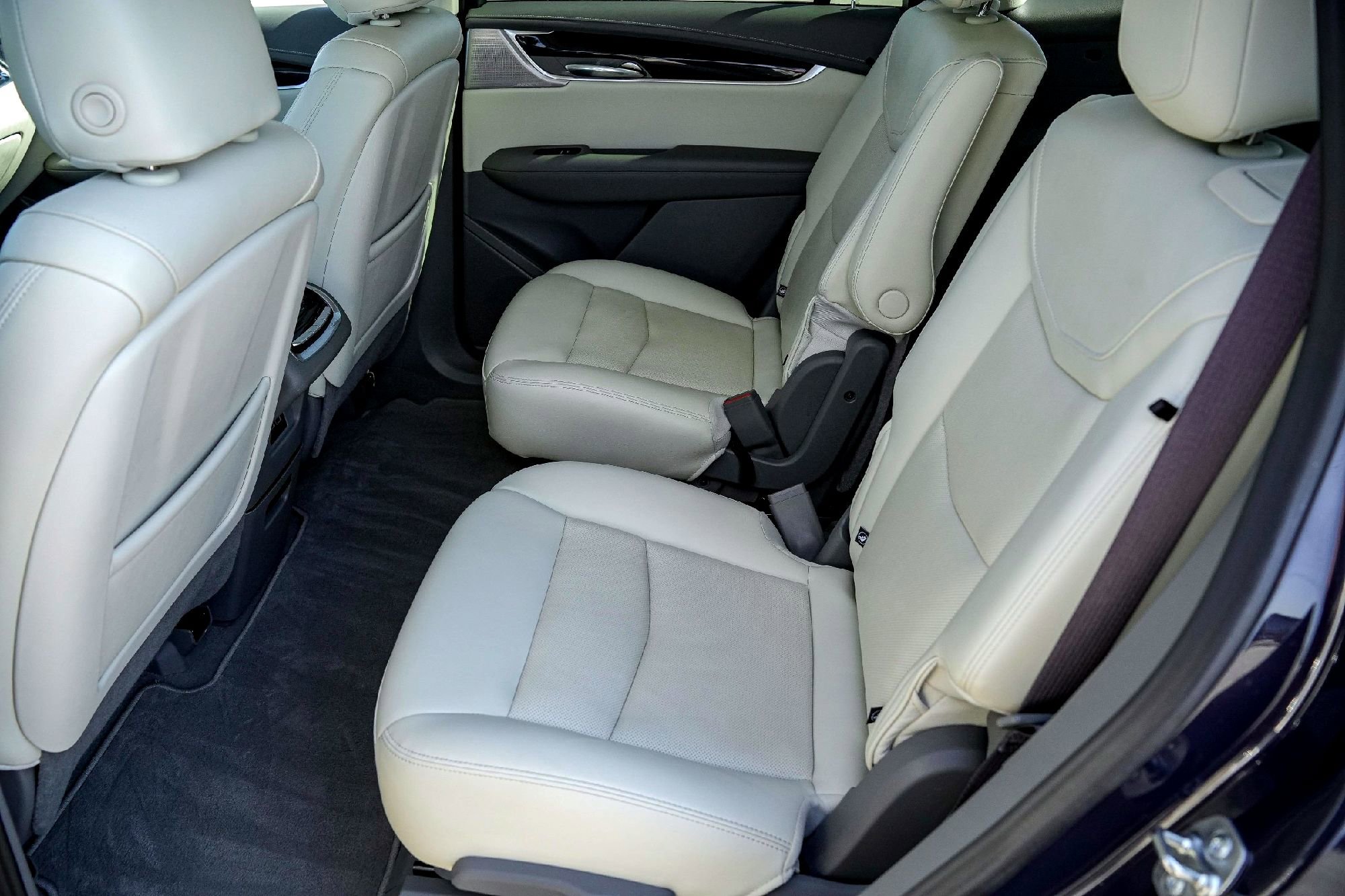 Used 2025 Cadillac XT6 Premium Luxury image 30