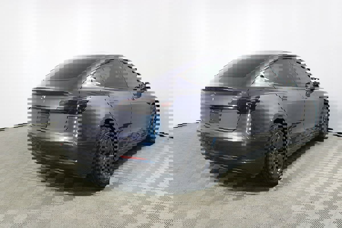 Used 2023 Tesla Model 3 Standard Range image 31