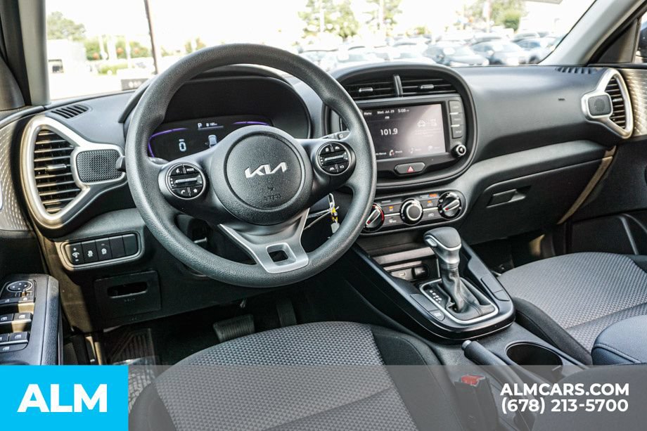 Used 2025 Kia Soul LX w/ LX Technology Package FWD image 27