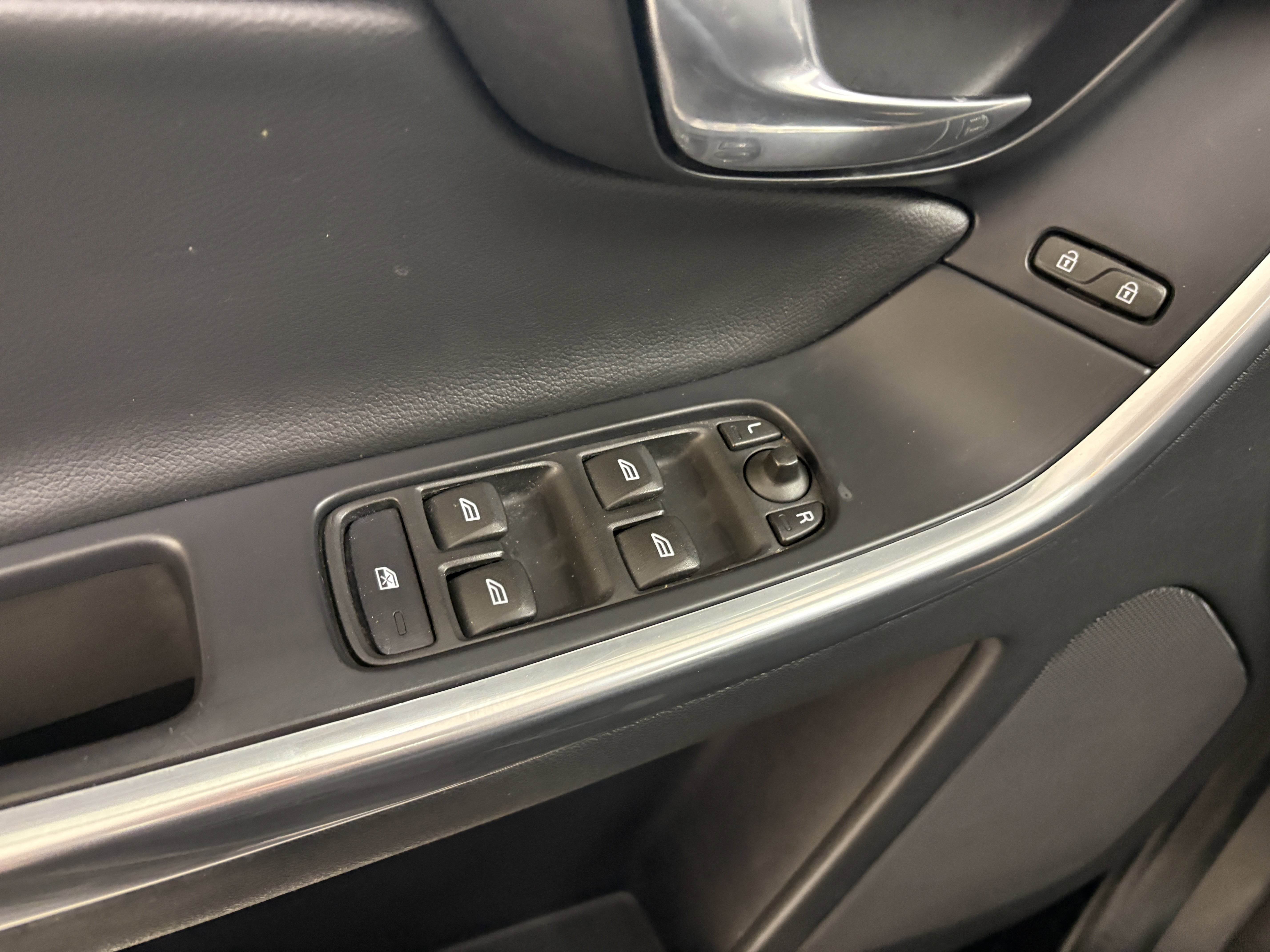 Used 2016 Volvo XC60 T5 Premier FWD image 24