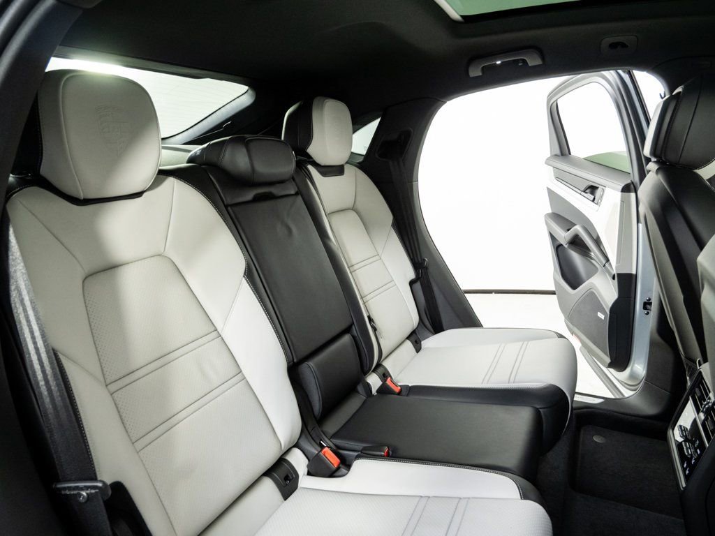 New 2026 Porsche Cayenne Coupe image 23