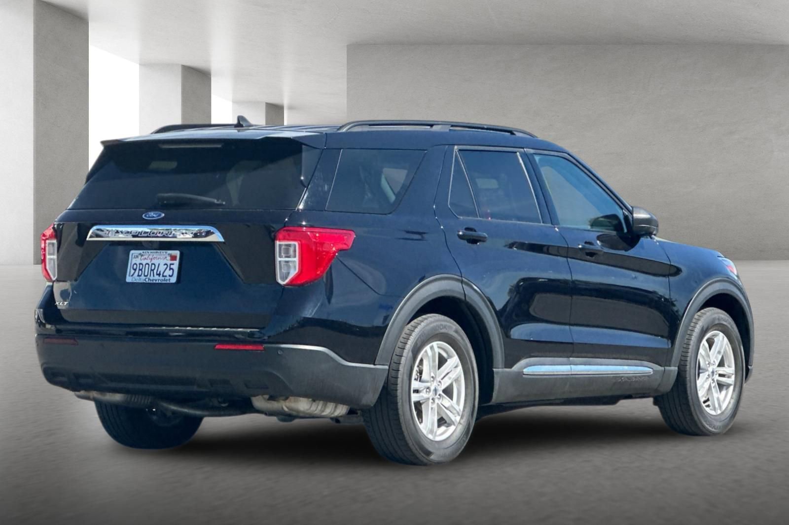 Used 2022 Ford Explorer XLT RWD image 4