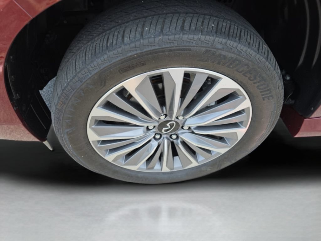 Used 2025 INFINITI QX80 Sensory AWD/4WD image 32