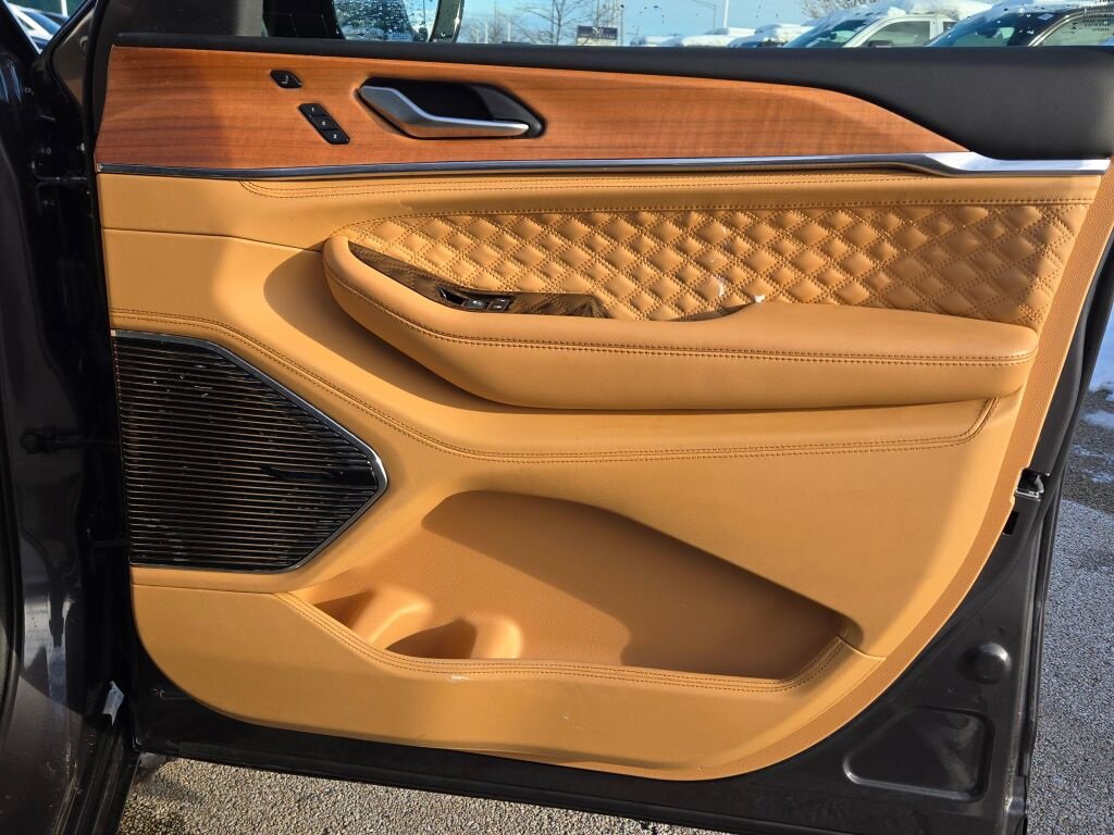 Used 2024 Jeep Grand Cherokee L Summit image 9