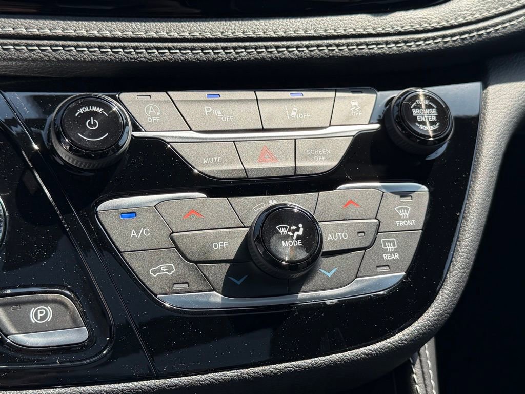 New 2026 Chrysler Pacifica Limited FWD image 20