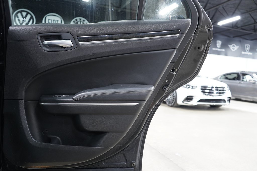 Used 2017 Chrysler 300 C RWD image 18