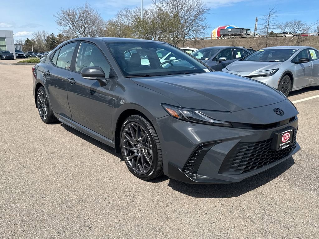 Used 2025 Toyota Camry SE w/ Convenience Package image 9