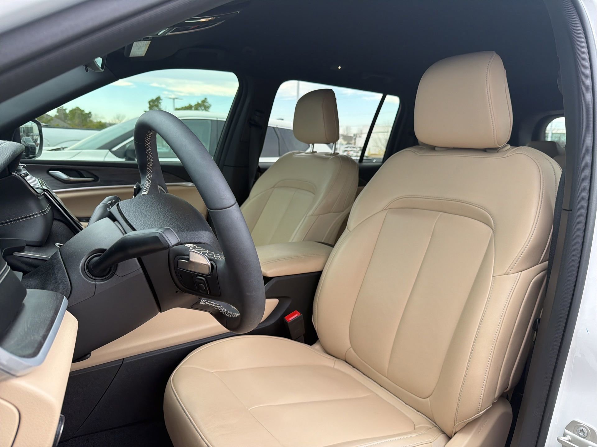 Used 2024 Jeep Grand Cherokee L Limited w/ Trailer Tow Package image 10