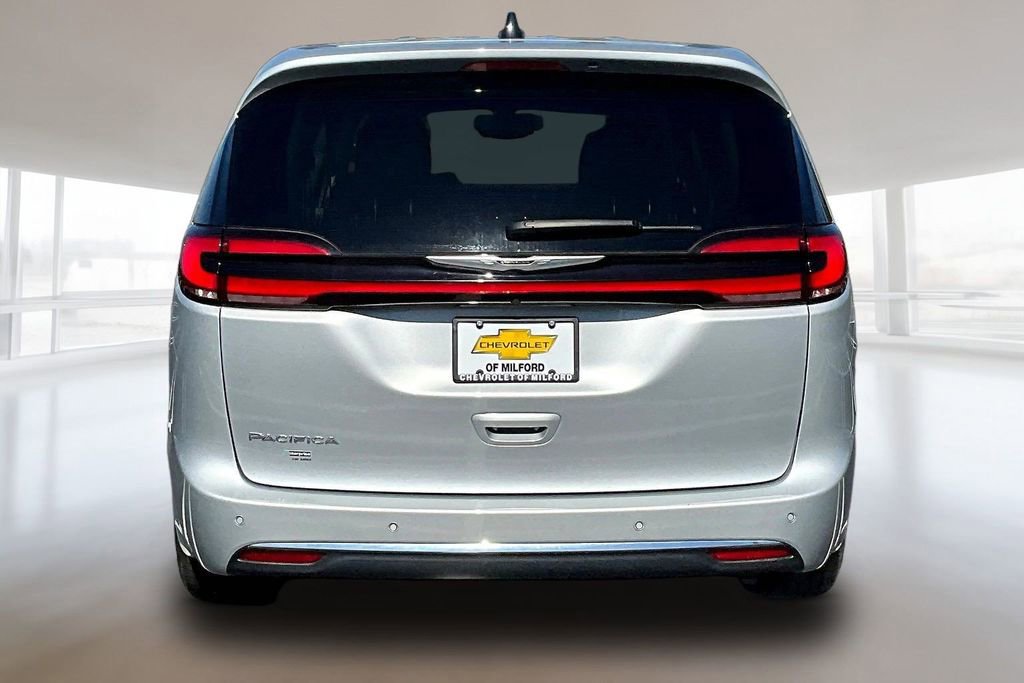 Used 2023 Chrysler Pacifica Touring-L image 5