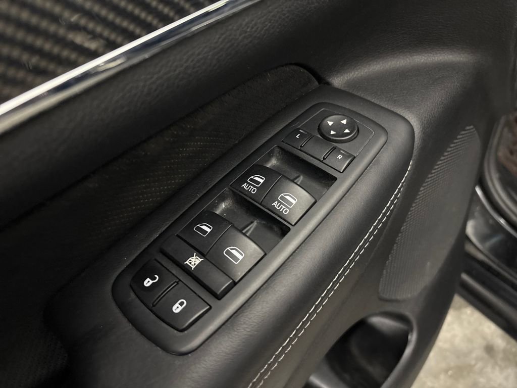 Used 2012 Jeep Grand Cherokee SRT8 w/ Luxury Group II image 19