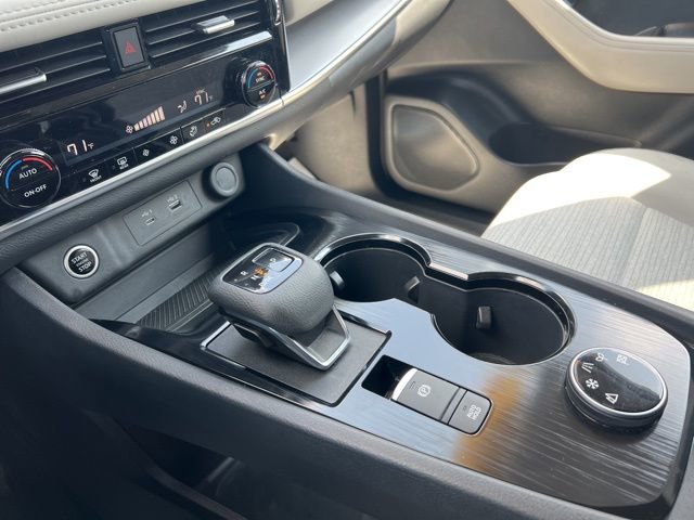 Used 2023 Nissan Rogue SV image 38