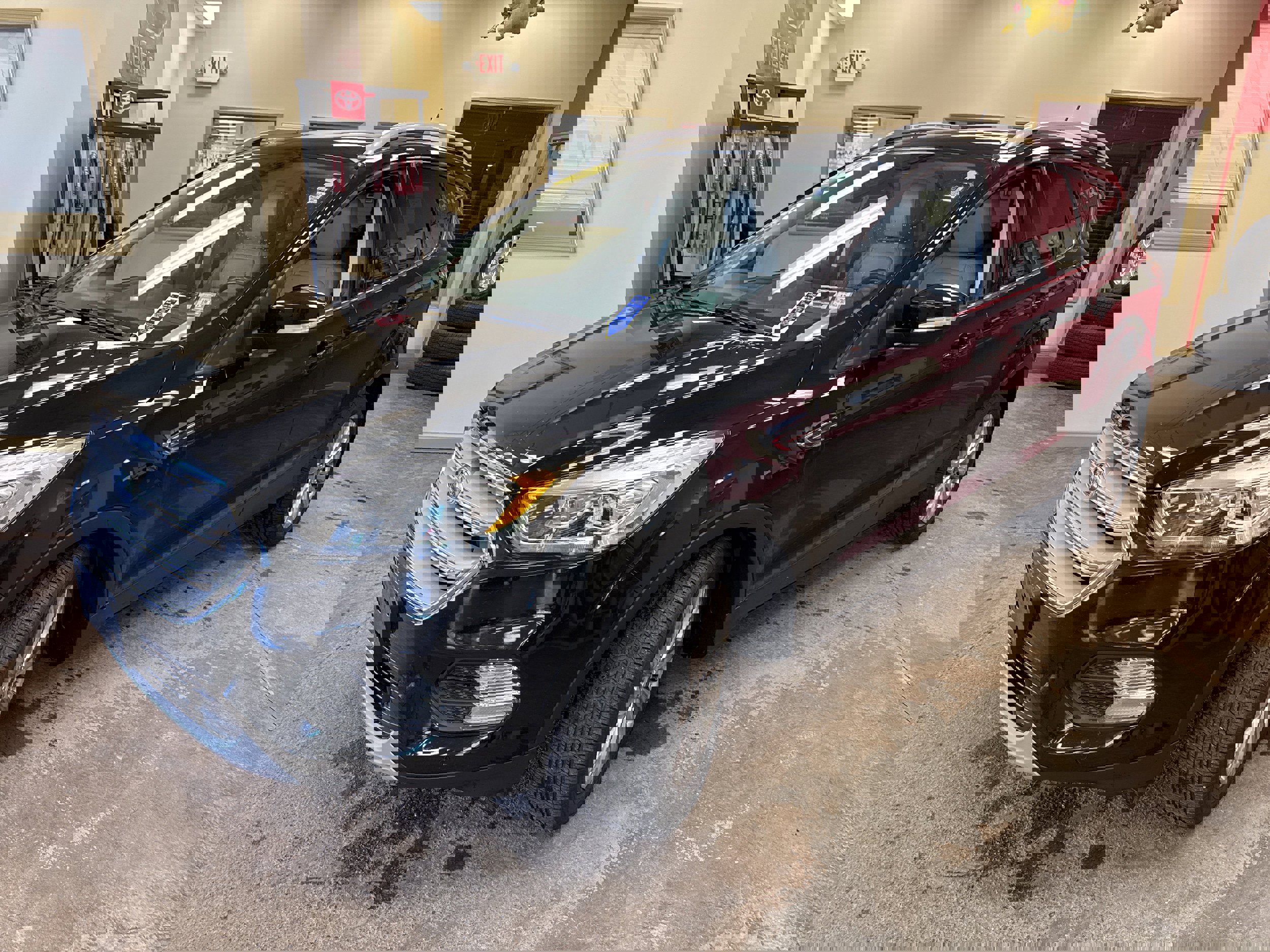 Used 2018 Ford Escape Titanium AWD/4WD image 3