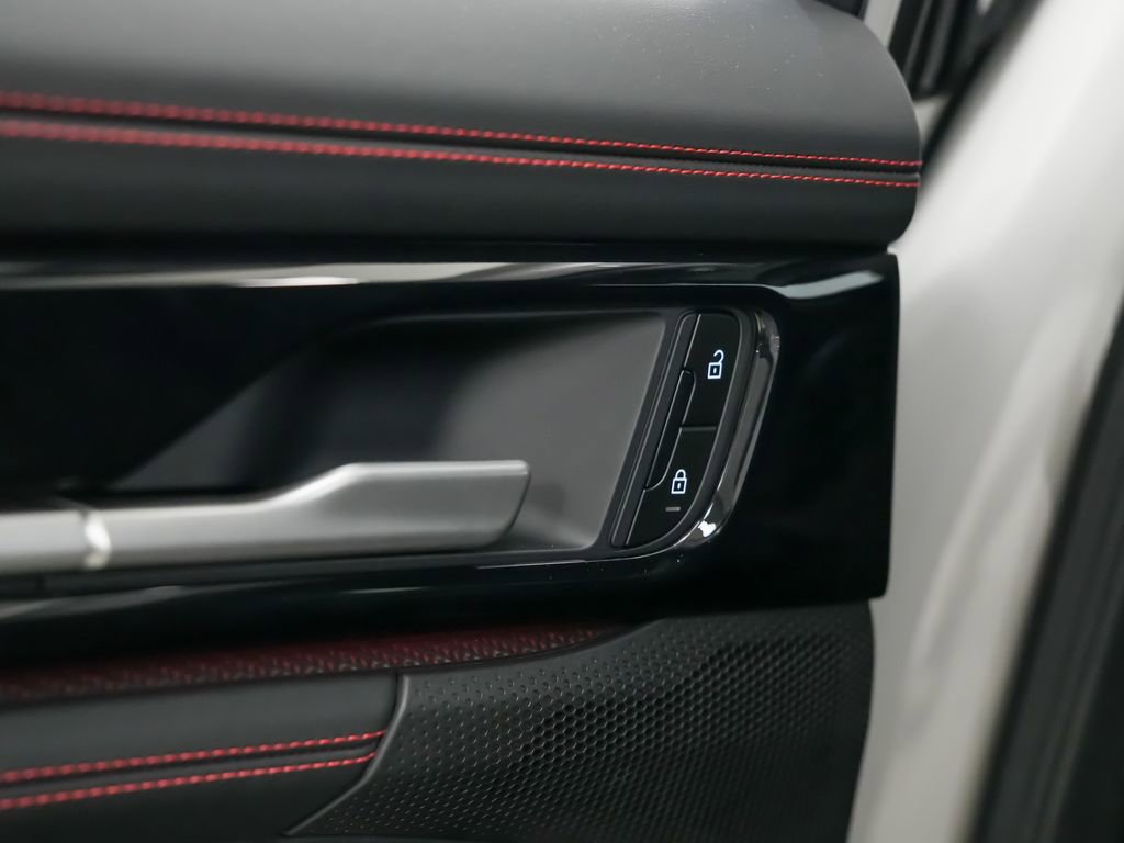 Used 2025 Porsche Panamera GTS image 15