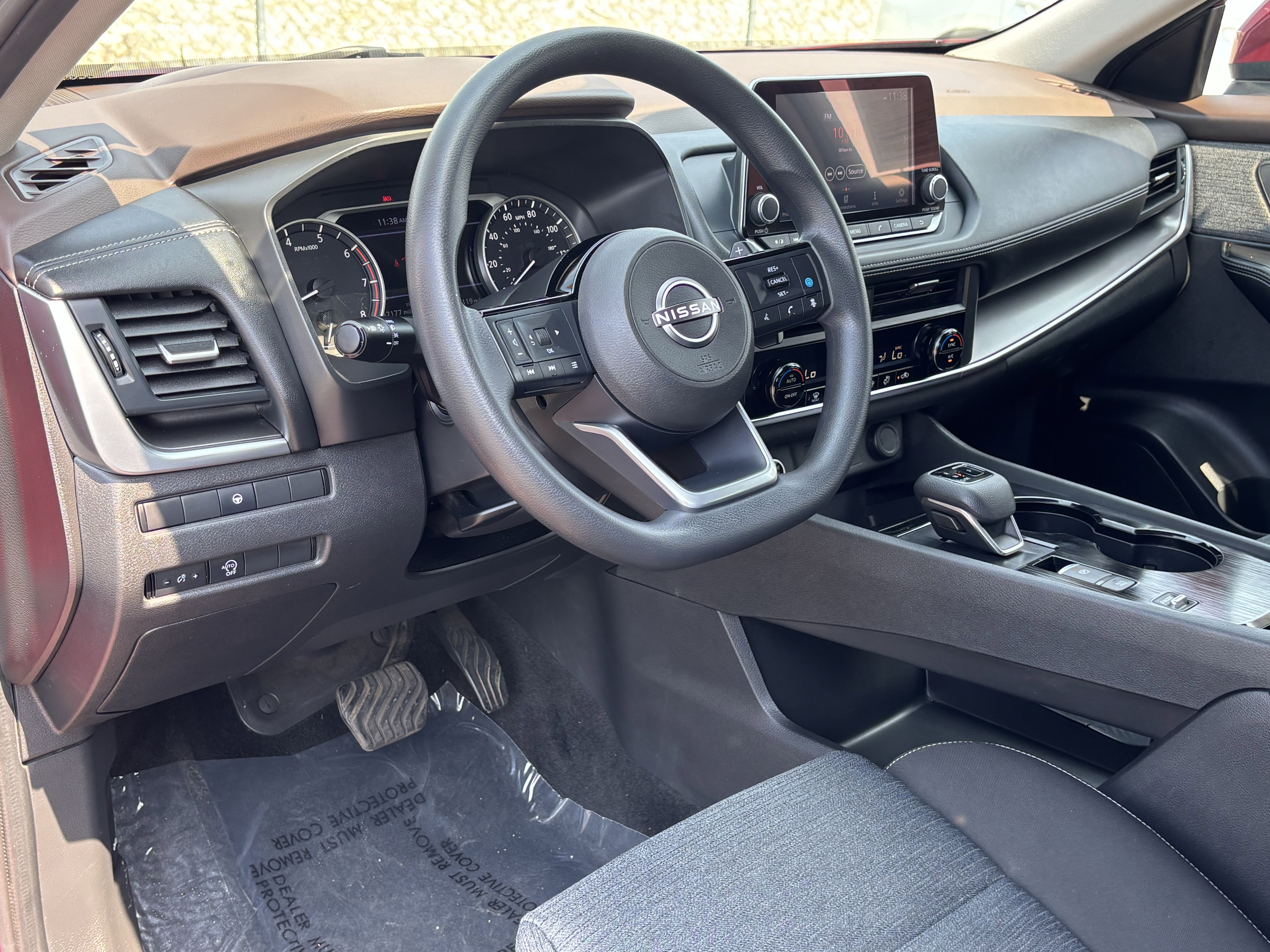 Used 2023 Nissan Rogue SV image 15