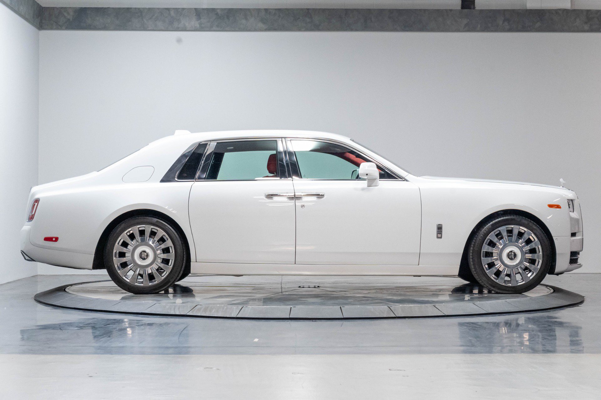 Used 2019 Rolls-Royce Phantom Sedan RWD image 43