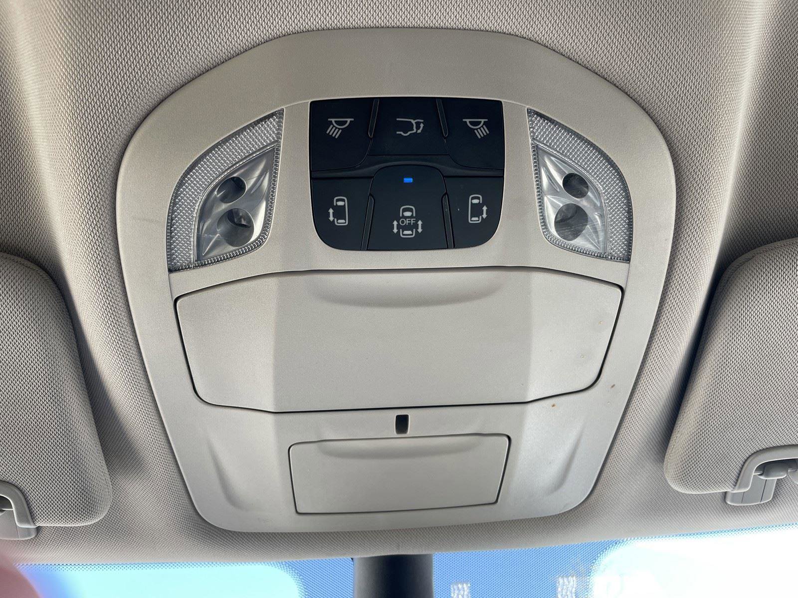 Used 2023 Chrysler Pacifica Touring-L image 32