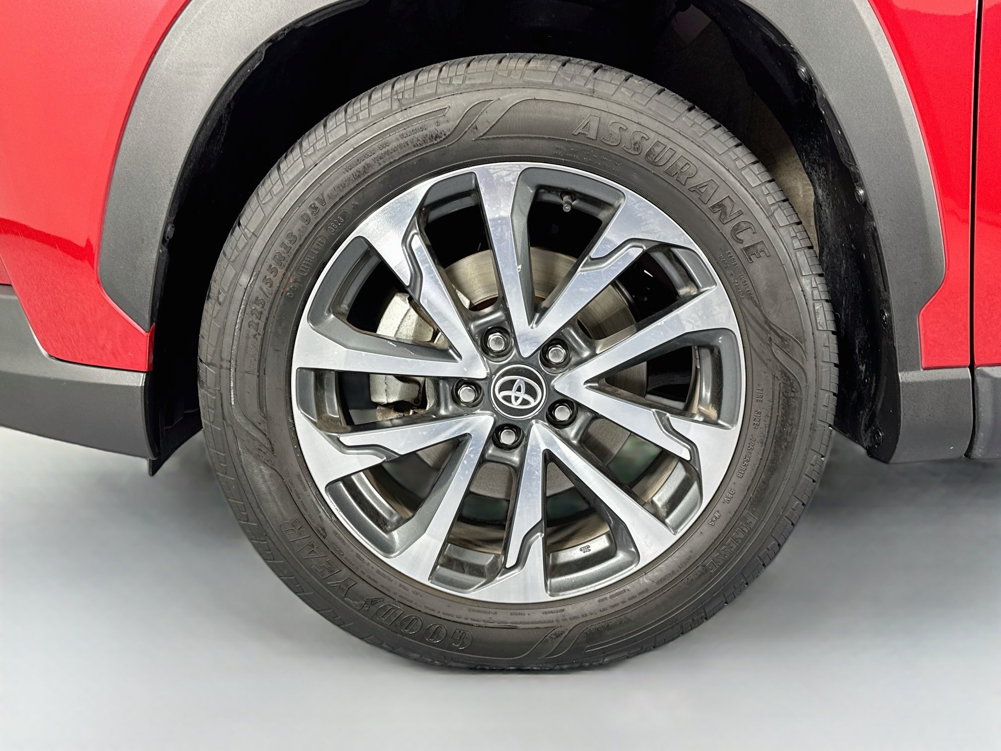 Used 2023 Toyota Corolla Cross XLE w/ Convenience Package FWD image 32