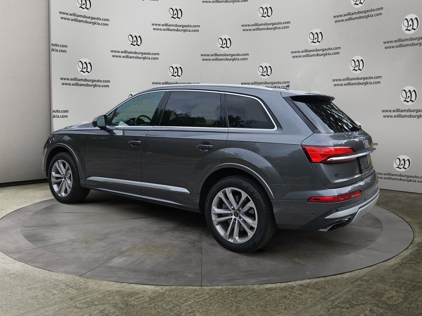 Used 2025 Audi Q7 3.0T Premium Plus image 3