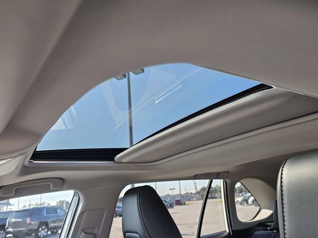 Used 2022 Toyota RAV4 XLE Premium image 9