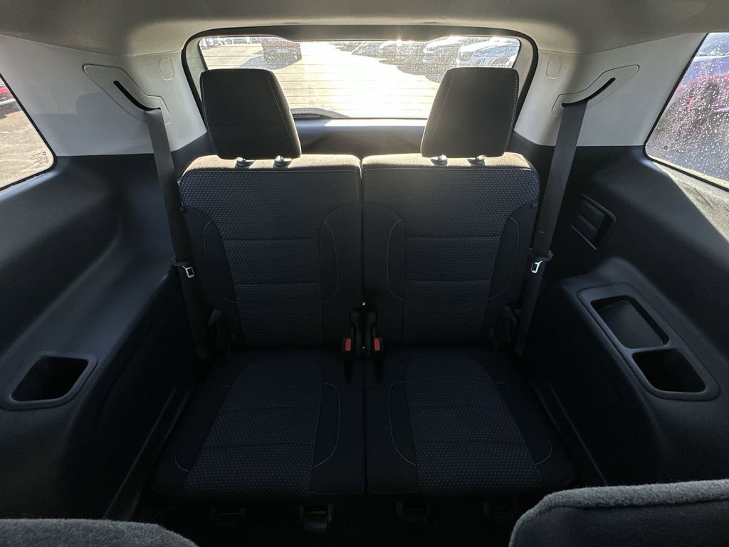 Used 2023 GMC Acadia SLE w/ Driver Convenience Package FWD image 22
