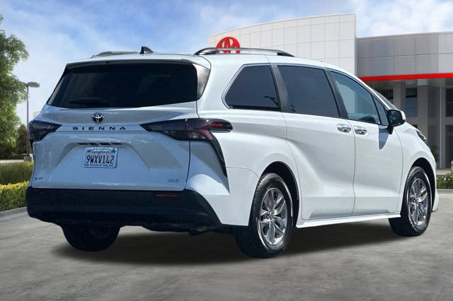 Certified 2026 Toyota Sienna XLE FWD image 5