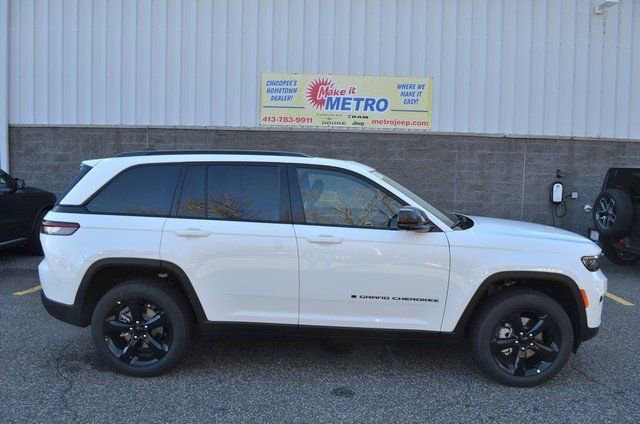 New 2025 Jeep Grand Cherokee Limited w/ Luxury Tech Group II image 9