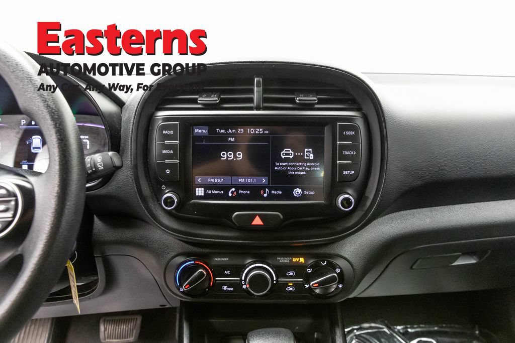 Used 2023 Kia Soul LX w/ Option Group 015 FWD image 12