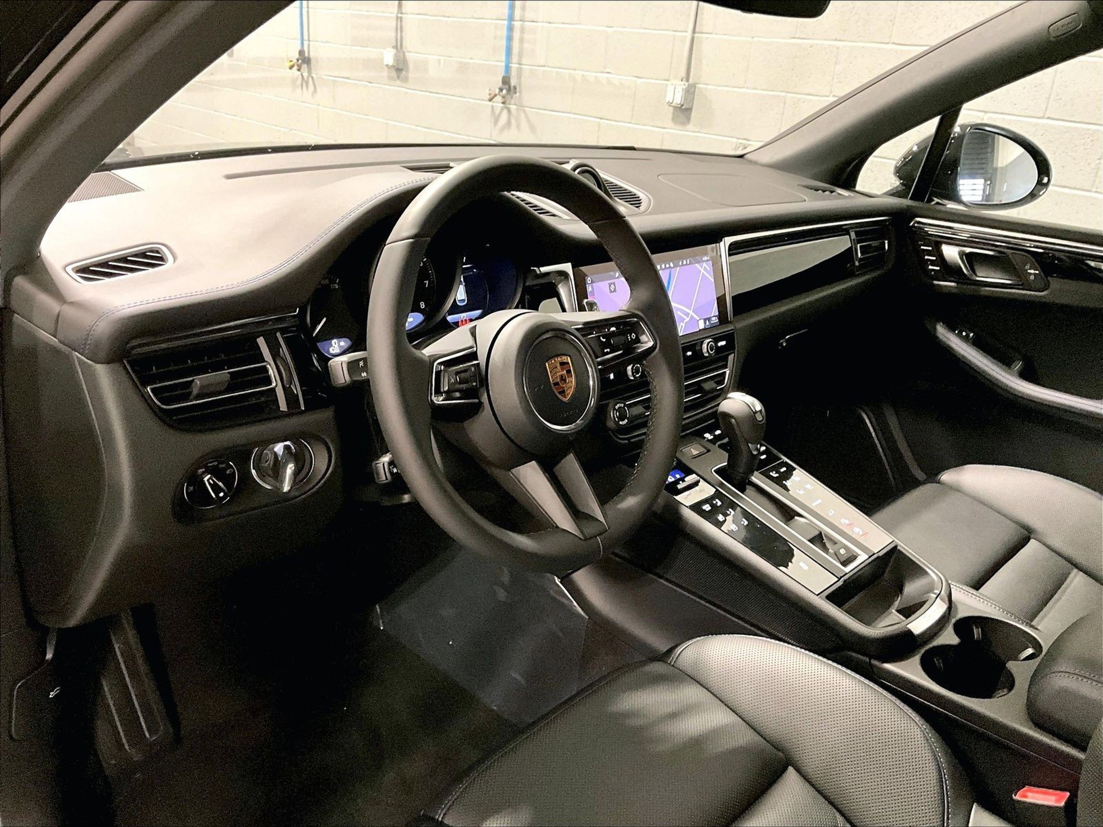 New 2026 Porsche Macan image 4