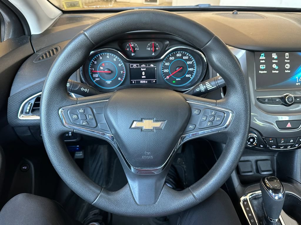 Used 2018 Chevrolet Cruze LT w/ Convenience Package FWD image 2