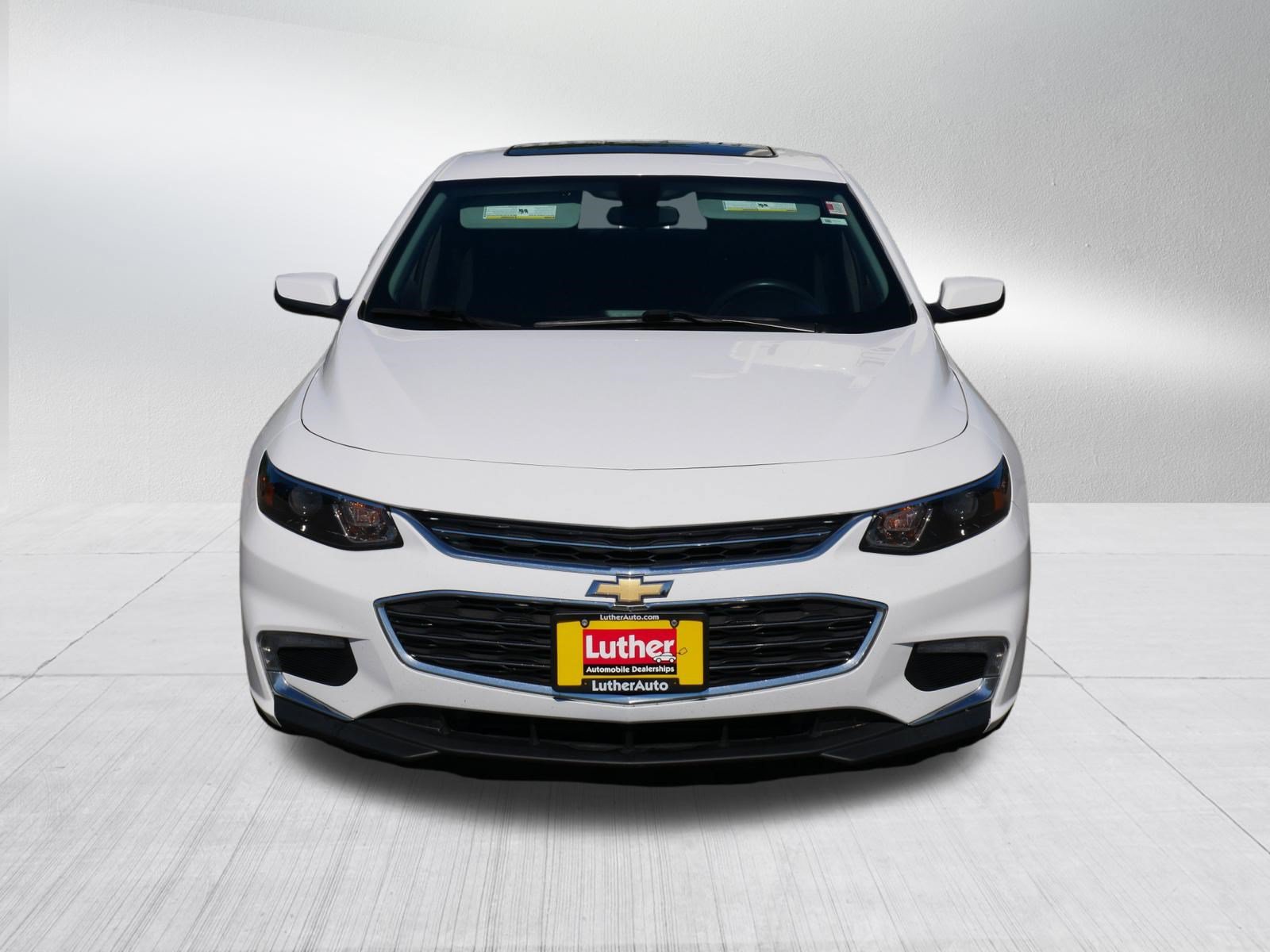 Used 2018 Chevrolet Malibu LT FWD image 2
