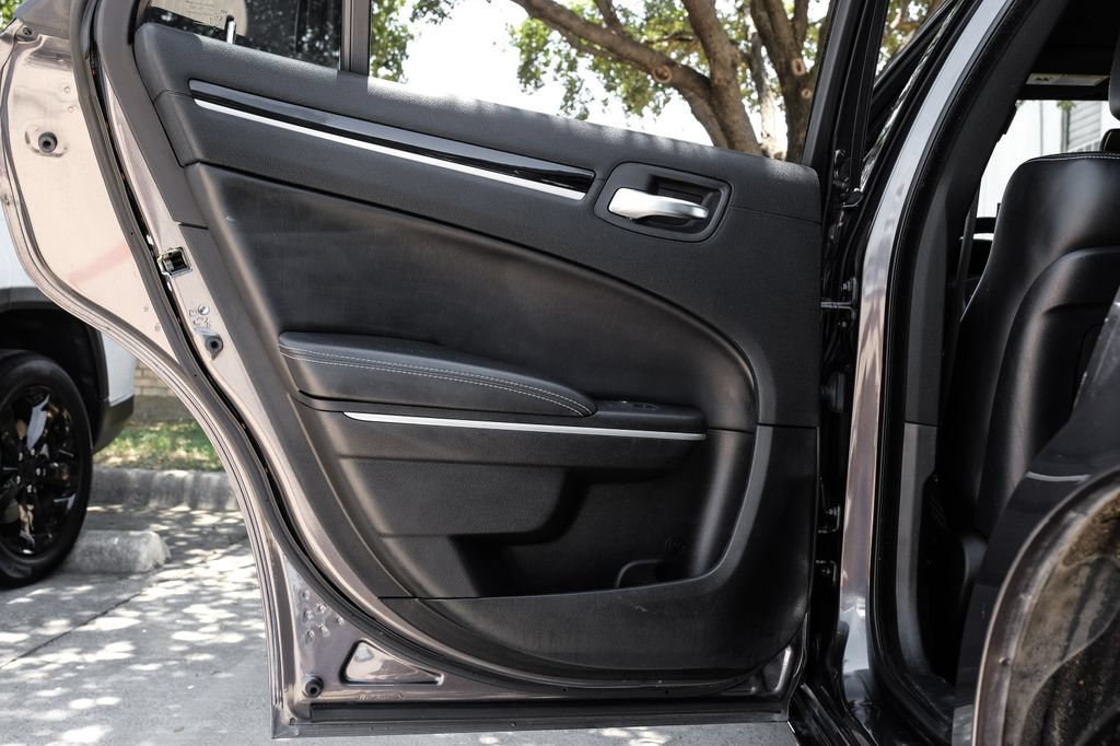Used 2019 Chrysler 300 S RWD image 59